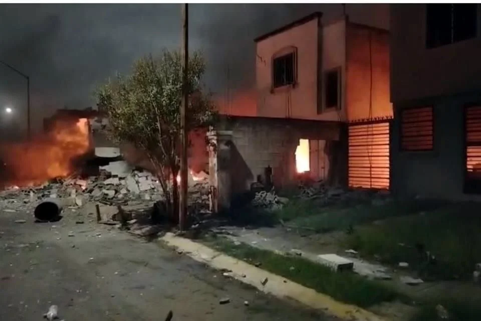 Nuevo León: 2 muertos y 4 heridos tras explosión de fuegos artificiales.