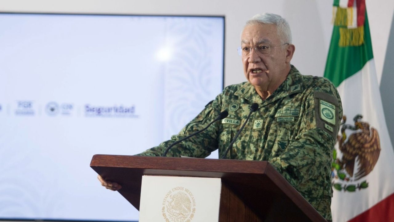 El Secretario de la Defensa Nacional, General Ricardo Trevilla, detalla el apoyo en seguridad otorgado al alcalde de Uruapan.