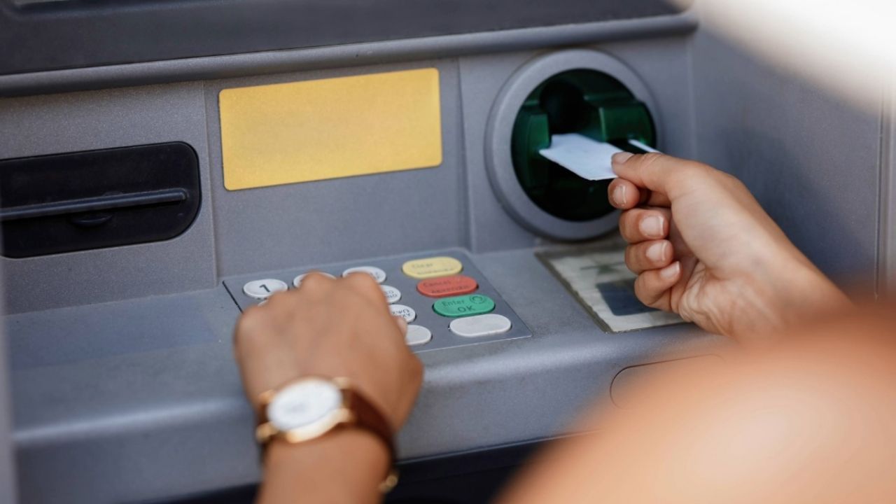 Instituciones financieras en el acuerdo de noviembre entre tres partes.