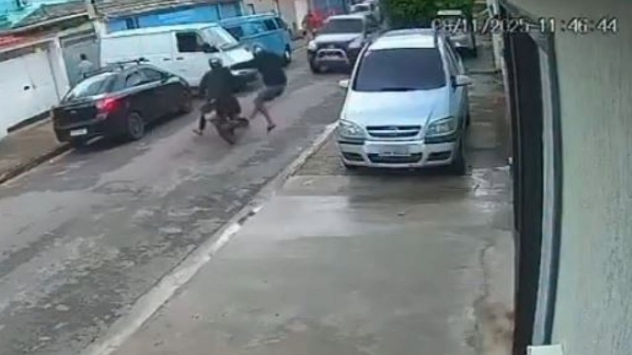 Ladrones impactados dos veces mientras intentaban asaltar a conductor.