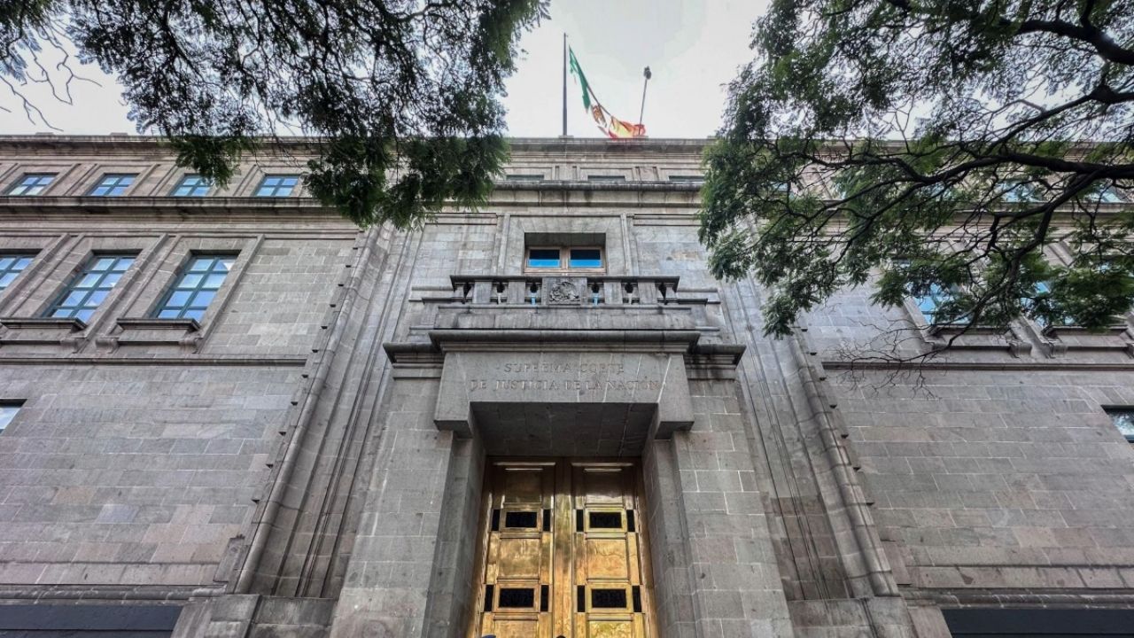 Sede judicial sufre embates de jóvenes manifestantes; Corte Suprema repudia actos.