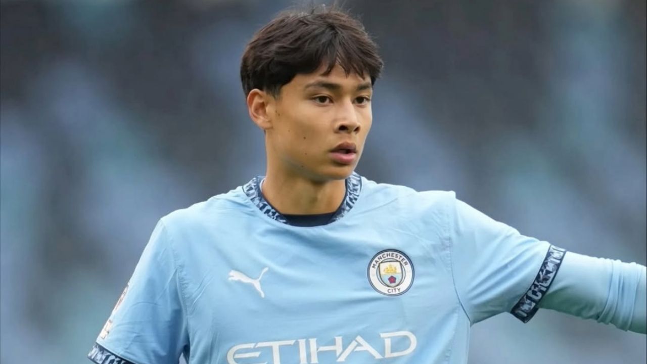 La nueva promesa del City cambia el césped por los tribunales.