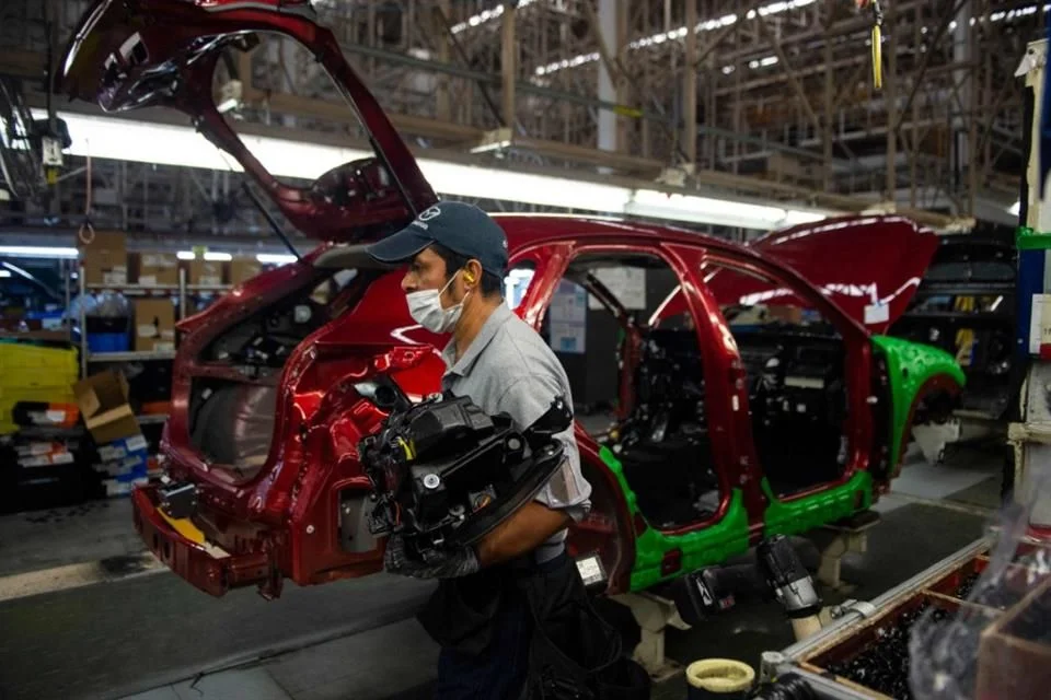 Profeco exige recall a Mazda por fallas en 5,937 autos.