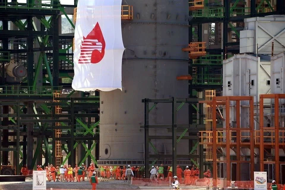 Disminución de reservas petroleras impulsa regulación de producción.