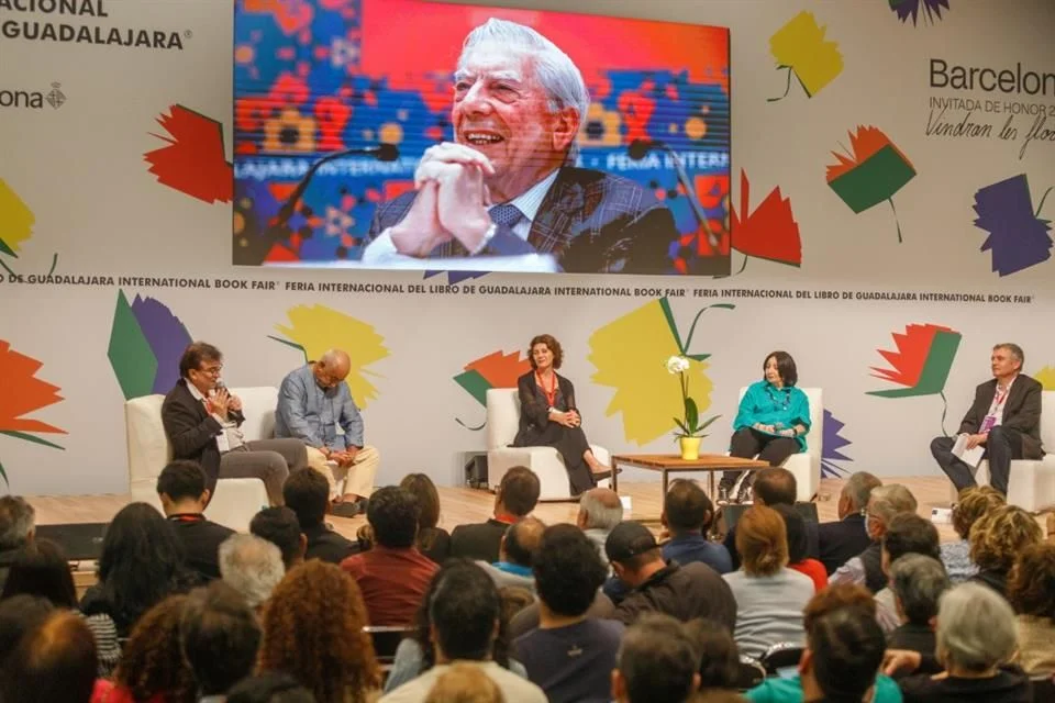El influjo de Vargas Llosa perdura en la Feria Internacional del Libro.