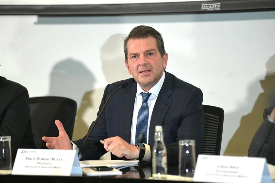 Gremios financieros piden a Godoy fortalecer la regulación.