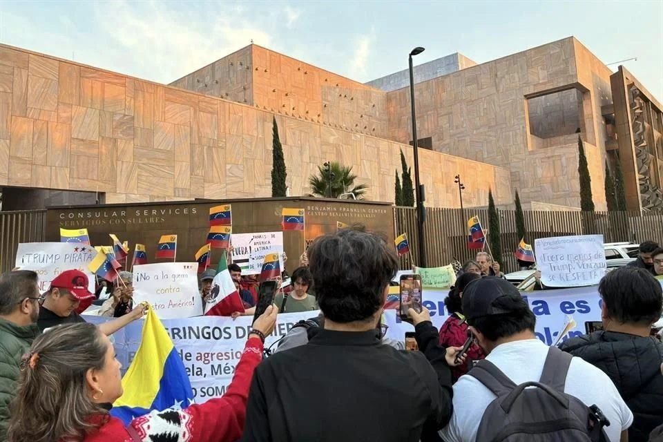 Protesta contra sanciones a Venezuela frente a embajada de EE. UU.