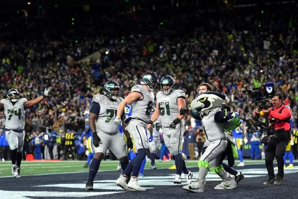 Seahawks superan a Rams en la prórroga.