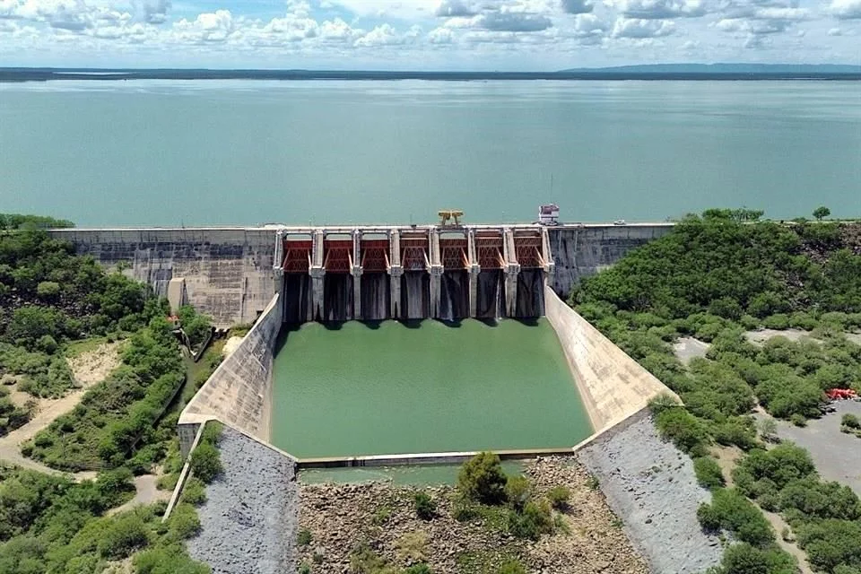 * Sequía en Texas por conflicto de agave.
* Disputa de agave agrava la escasez de agua en Texas.
* Agave roba el agua a Texas.