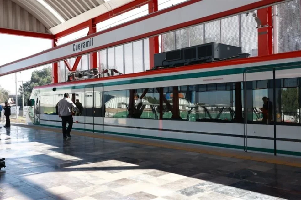 *   El tren AIFA-Lechería transportará 30 millones de pasajeros al año.
*   Se prevé un flujo anual de 30 millones de usuarios en el tren AIFA-Lechería.
*   El tren AIFA-Lechería espera recibir 30 millones de pasajeros cada año.
*   Proyectan 30 millones de usuarios anuales para la ruta ferroviaria AIFA-Lechería.
*   La demanda anual del tren AIFA-Lechería alcanzaría los 30 millones de pasajeros.