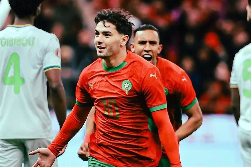 Marruecos inicia su andadura en la Copa África venciendo a Comoras.