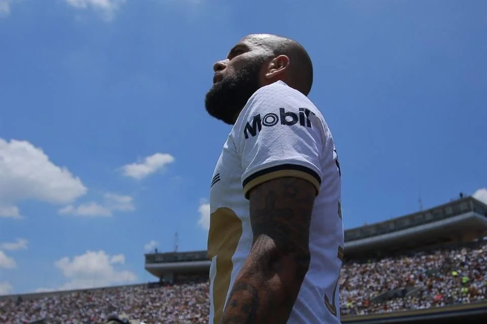 Dani Alves considera la compra de un club para volver al fútbol.