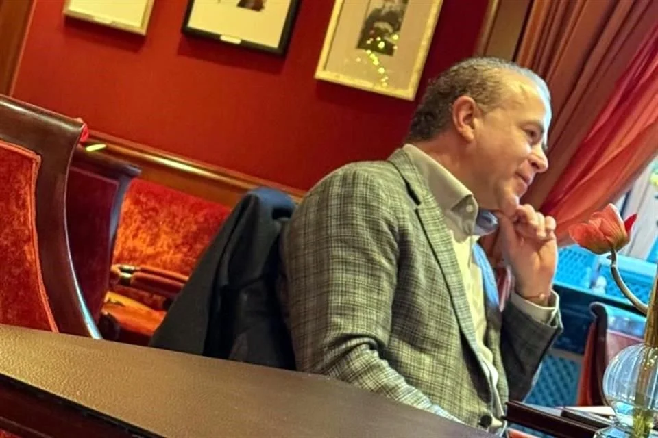 Rocha Cantú, avistado en París.