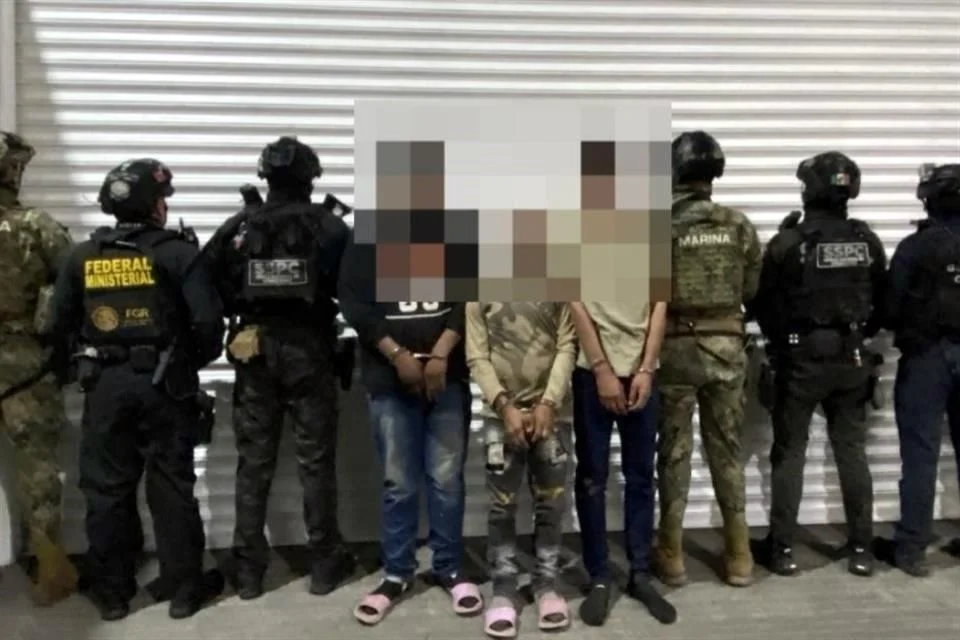 Capturan a tres personas usando drones en Michoacán