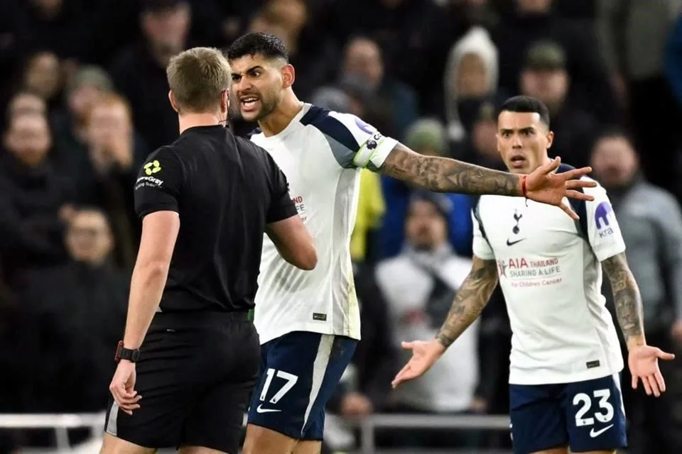 La Federación de Fútbol desaprueba el comportamiento de Romero tras ser sancionado.