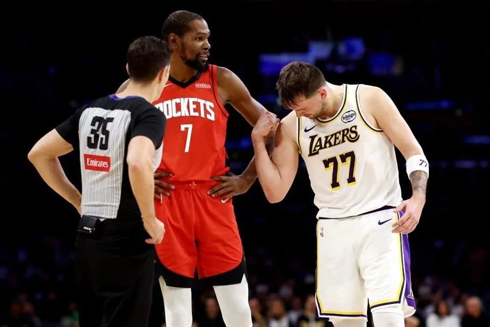 Rockets arruinan la Navidad de los Lakers.