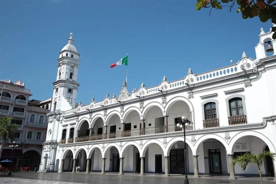 La gestión de Lobeira culminará con un endeudamiento millonario en Veracruz.