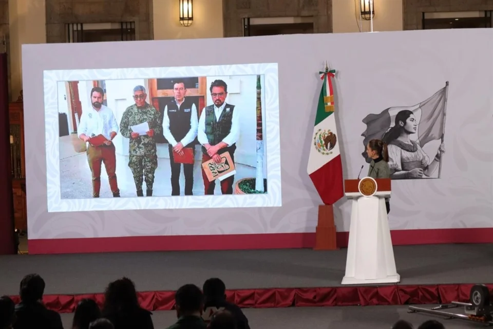 Colisión de trenes: Análisis de la grabadora de datos y 44 personas bajo observación médica.