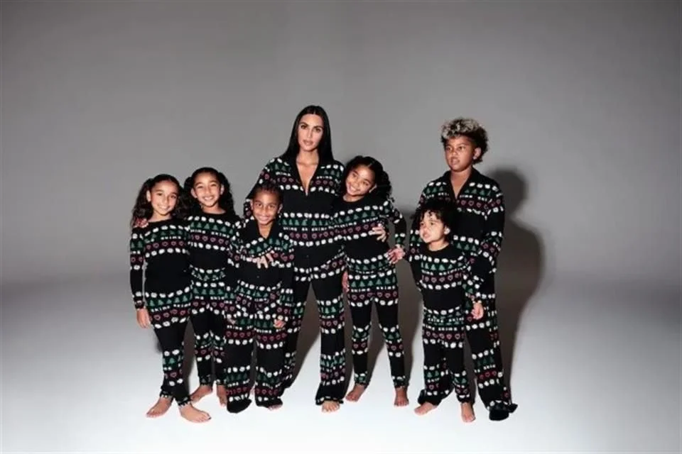 Peta reprocha a Kim Kardashian por regalar perros.