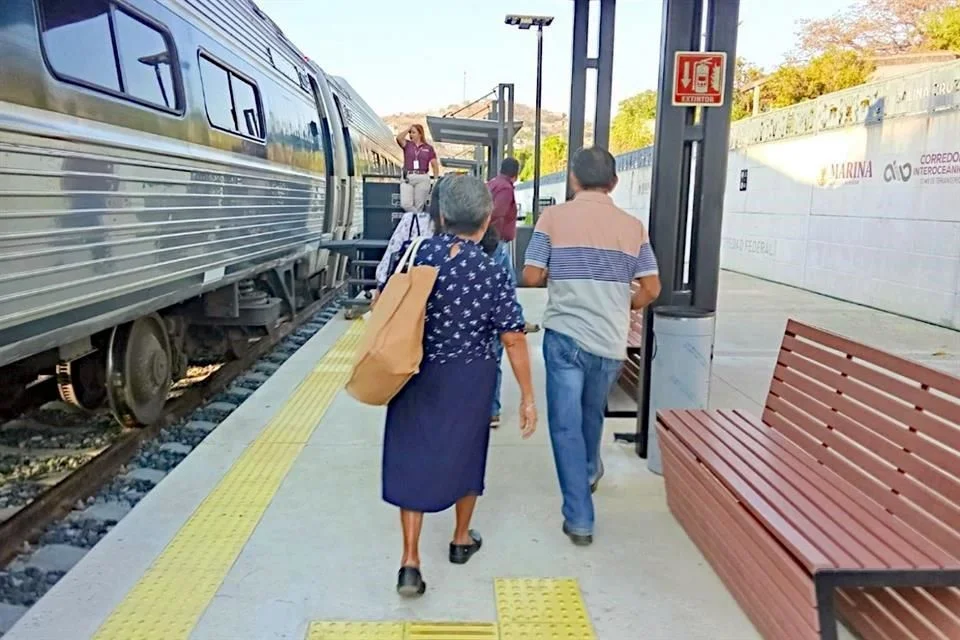 Vehículos terrestres suplen ruta del Corredor Transístmico.