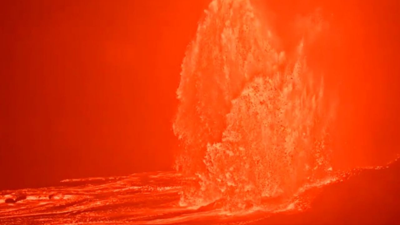 Erupciones volcánicas en Kilauea: El magma expelled surge a altitudes superiores a los 200 metros (incluye material audiovisual).