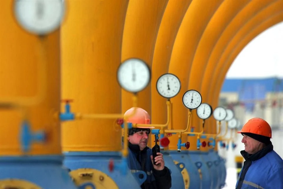 Solicitan agilizar permisos para estaciones de servicio.