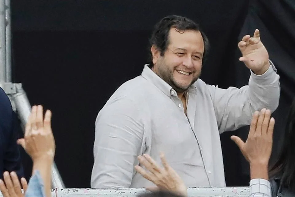 Revisión de la IA ante acusaciones de acoso digital automatizado por parte de López Beltrán.