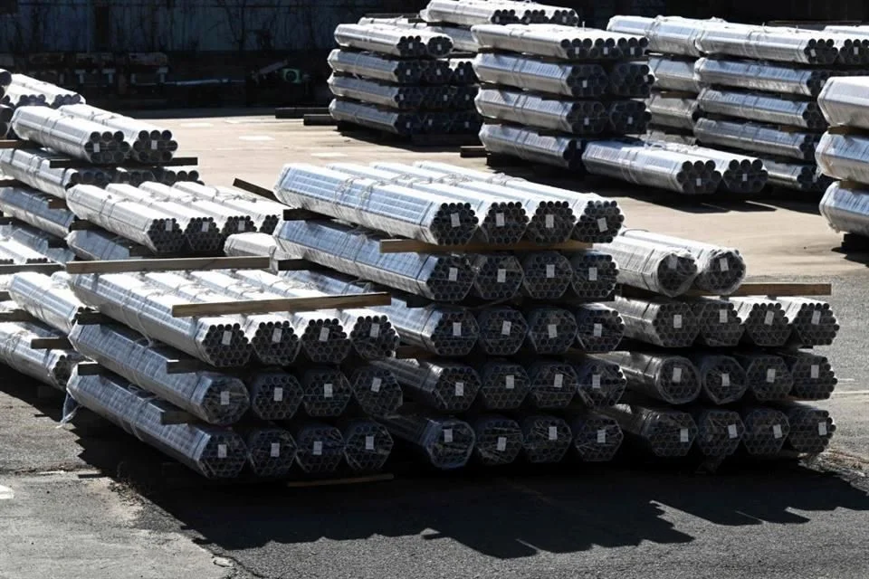 Aluminio rompe barrera de ,000 y toca máximos de tres años.