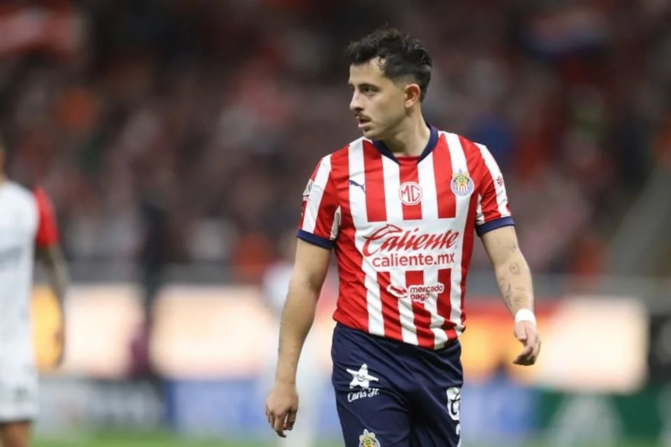 Jugador se aparta de las Chivas.