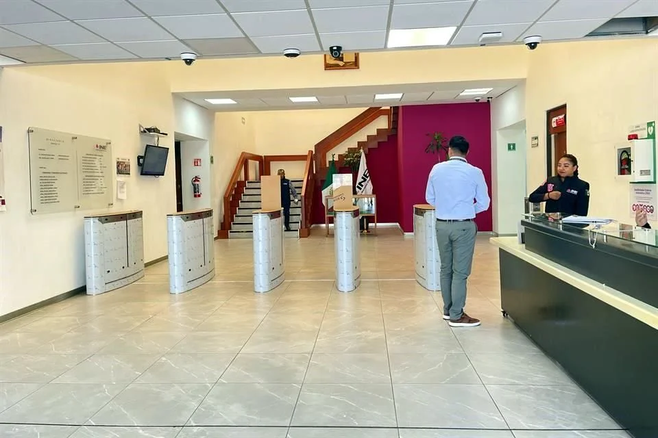 INE amplía vigilancia en sus sedes.