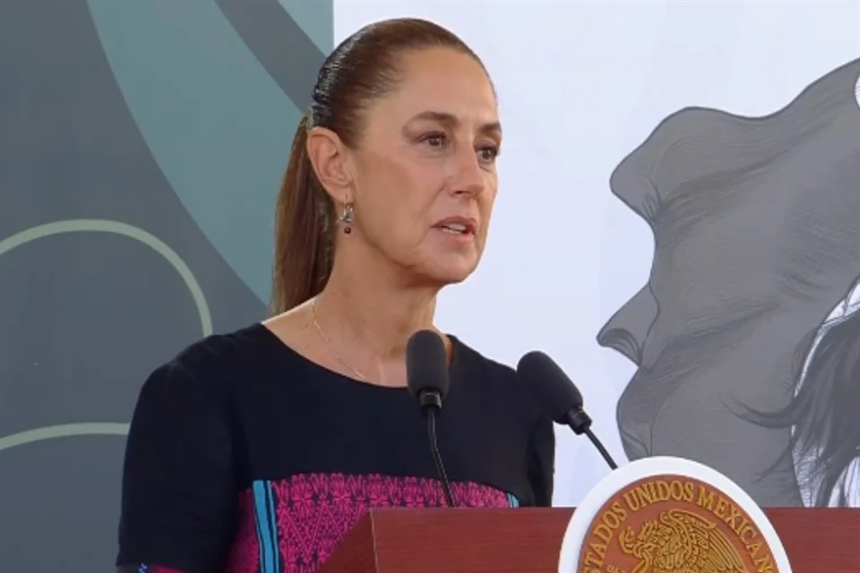 Sheinbaum pide renuncia a quienes buscan candidaturas en 2027.