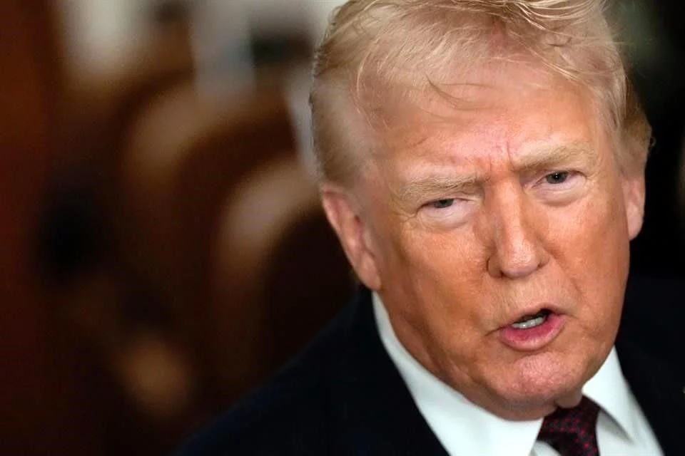 Trump exige una reducción drástica de las tasas de interés frente al aumento de precios.