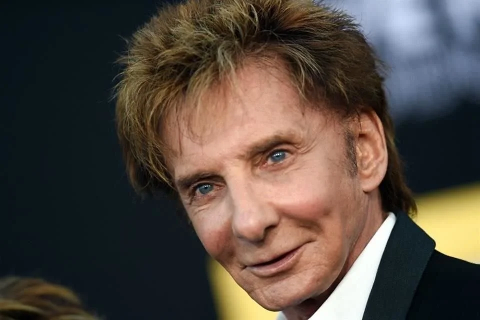 Barry Manilow anuncia nuevas fechas de conciertos tras compartir su diagnóstico de cáncer.