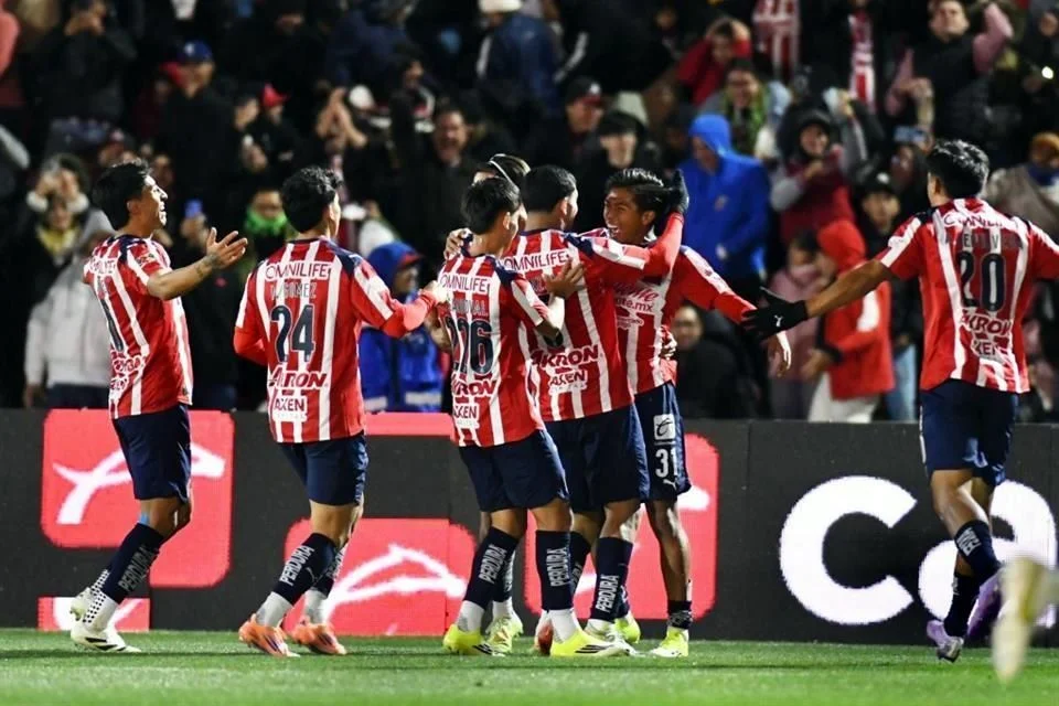 Chivas vence dramáticamente a Juárez con un gol de último minuto.