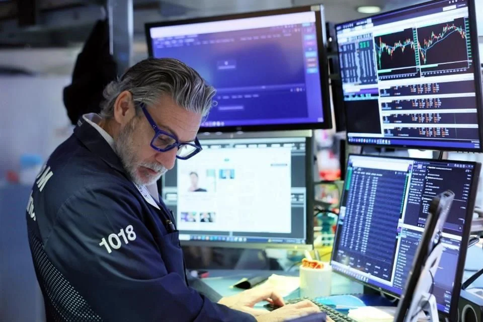 La Bolsa de Nueva York cae lastrada por los sectores tecnológico y bancario.