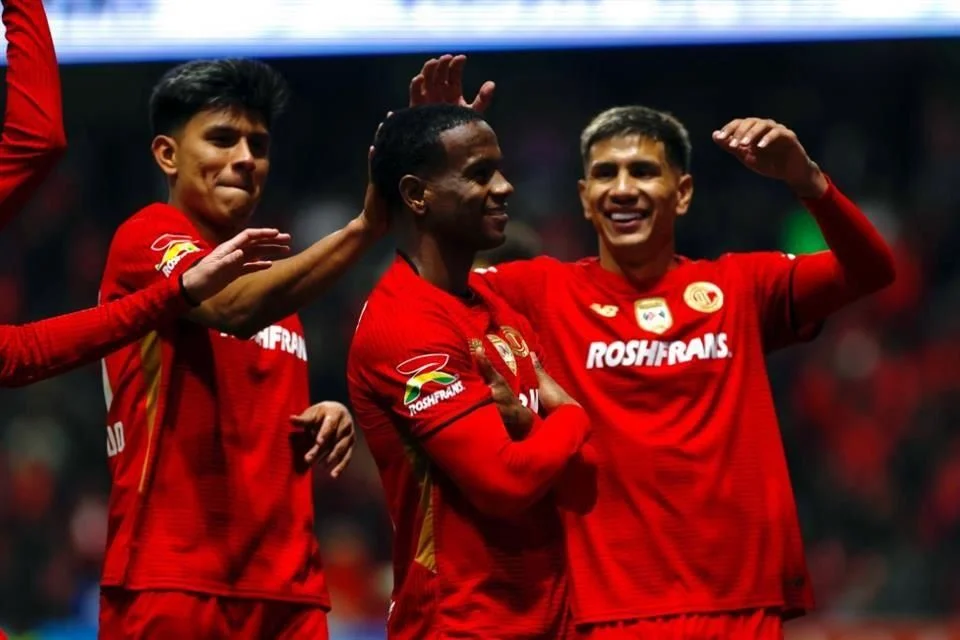 Toluca remonta ante Santos y se convierte en el nuevo líder.