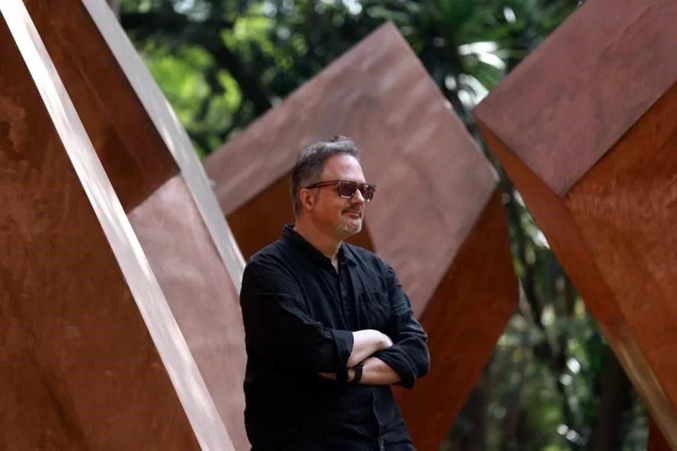 Lozano-Hemmer crea un universo de experiencias sensoriales.