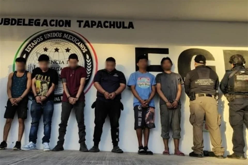 Marina detiene a diez supuestos vendedores de droga en Chiapas