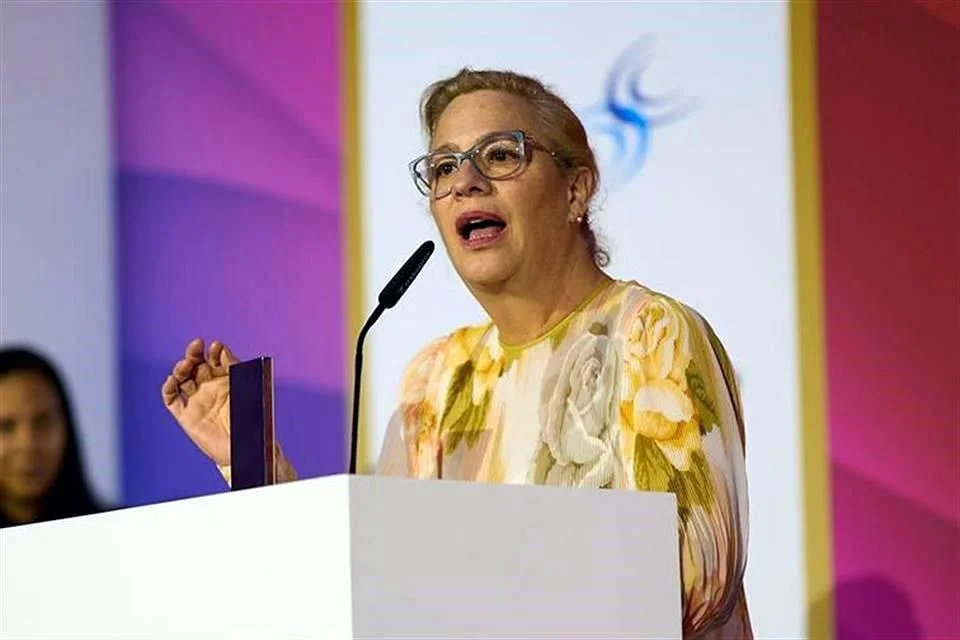 Reportan conducta agresiva de antigua embajadora del Reino Unido.