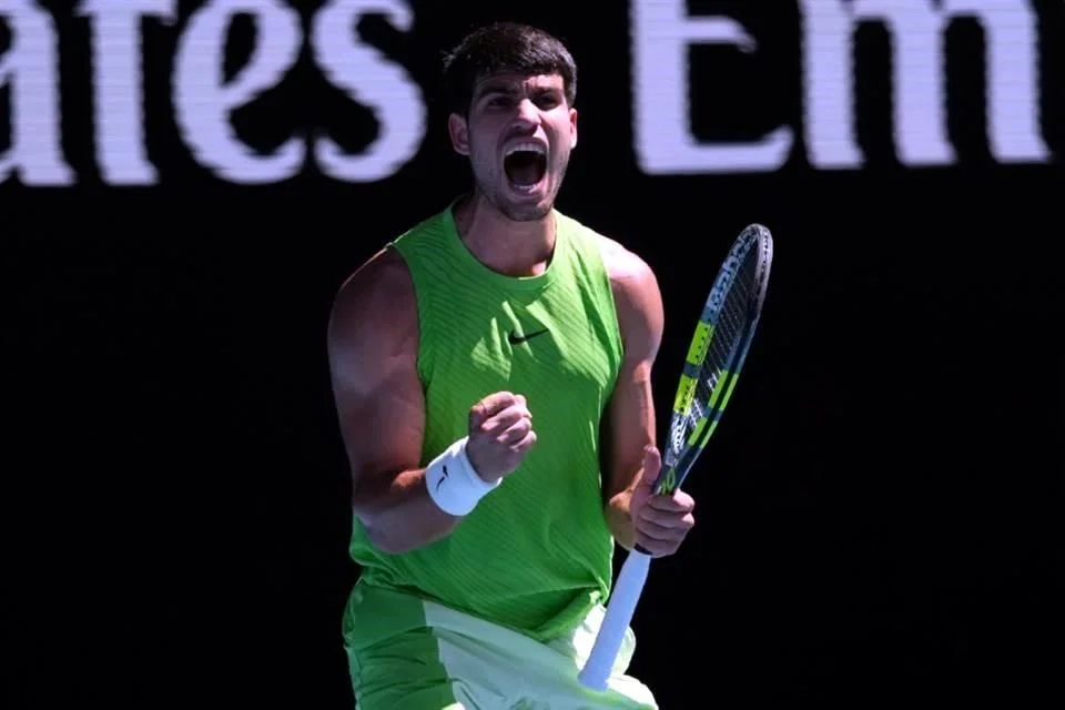 Alcaraz domina en el Australian Open.