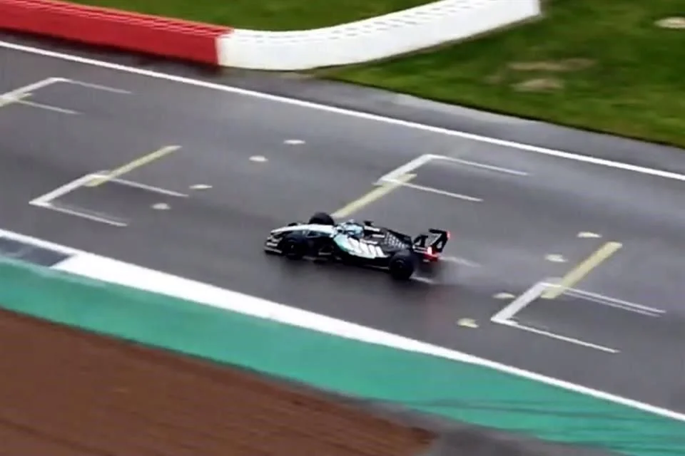 Mercedes estrena su nuevo modelo en Silverstone