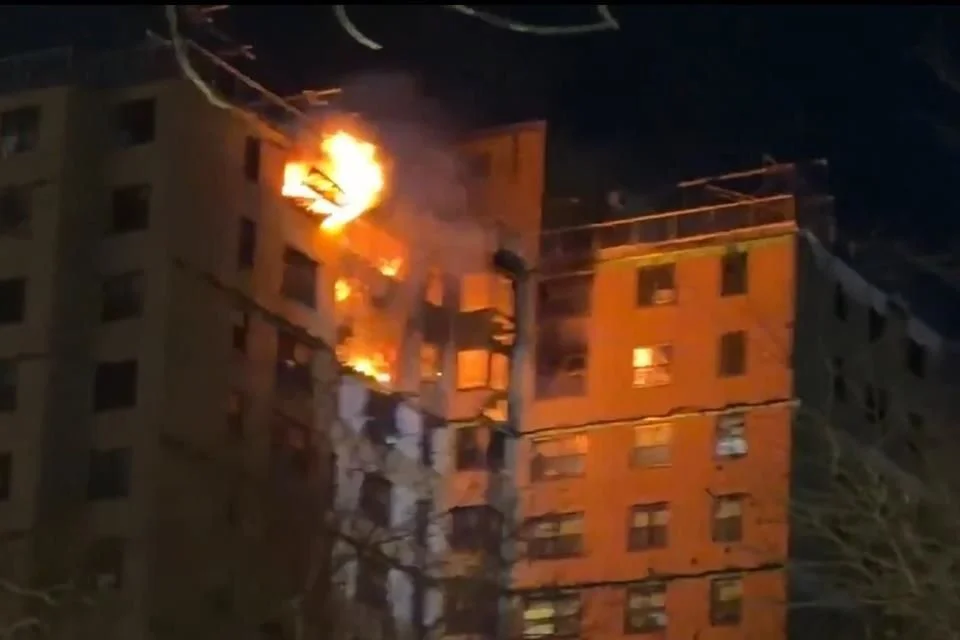 Edificio en El Bronx impactado por estallido.