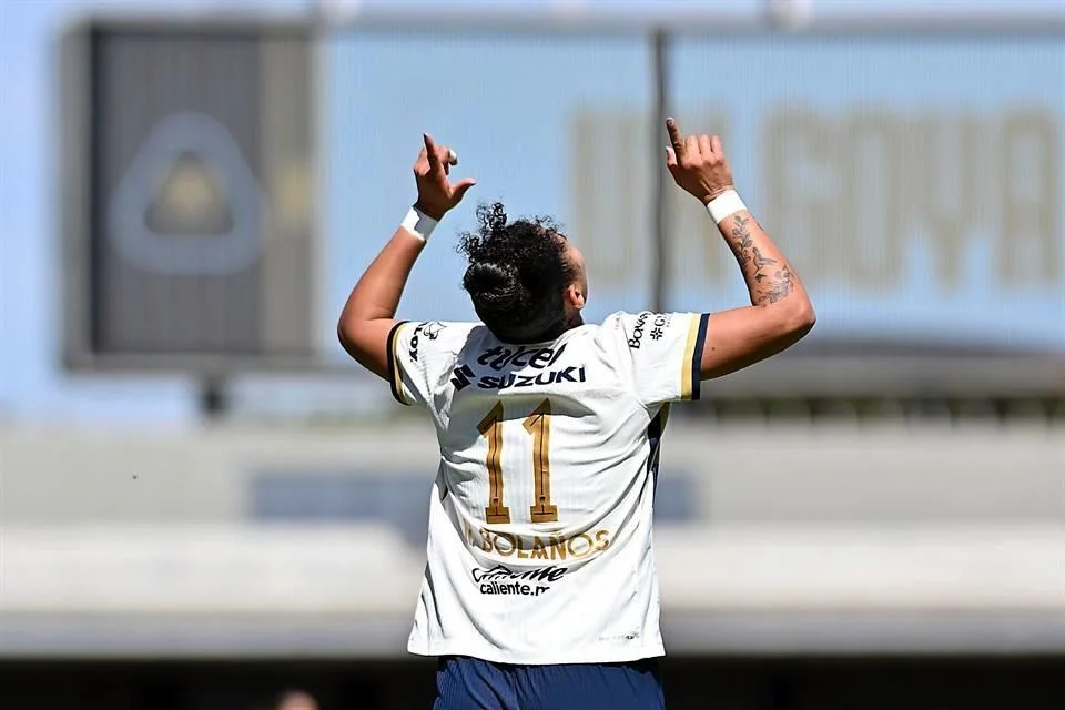 El equipo femenino de Pumas asciende al liderato tras vencer a Santos Laguna.