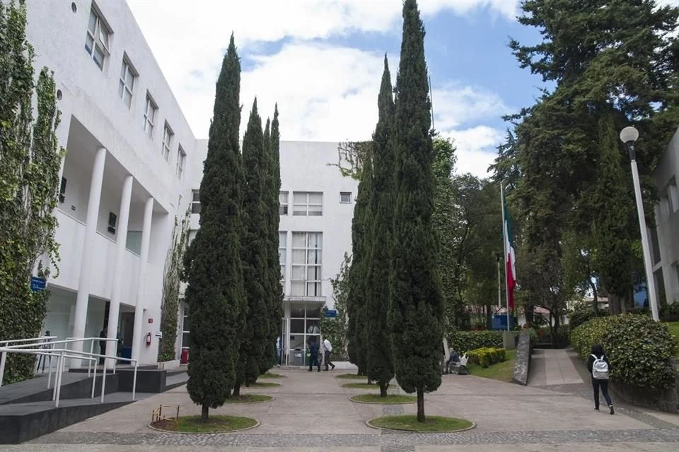 Búsqueda de dirección en el CIDE tras salida de su rector.