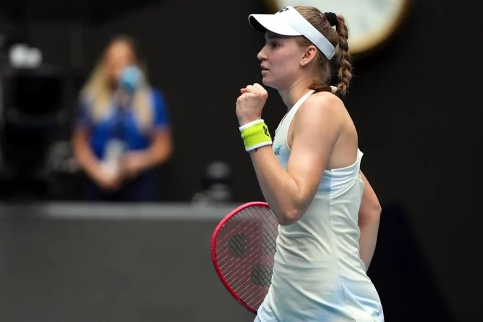 Rybakina vence a Swiatek y accede a semifinales.