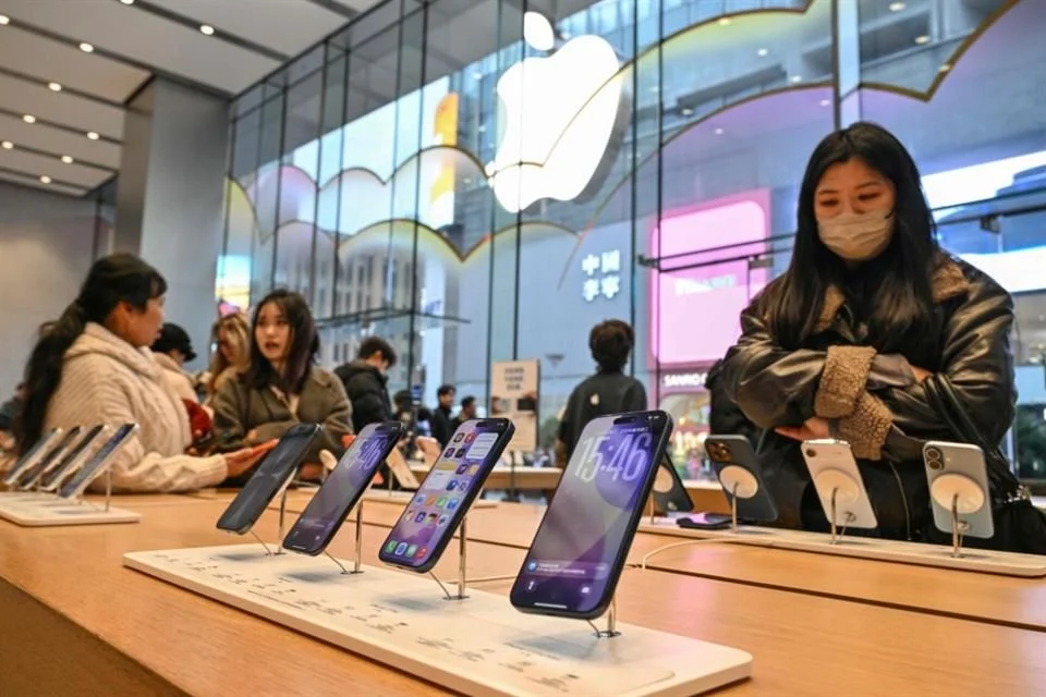 Apple domina las ventas globales de smartphones en 2025.