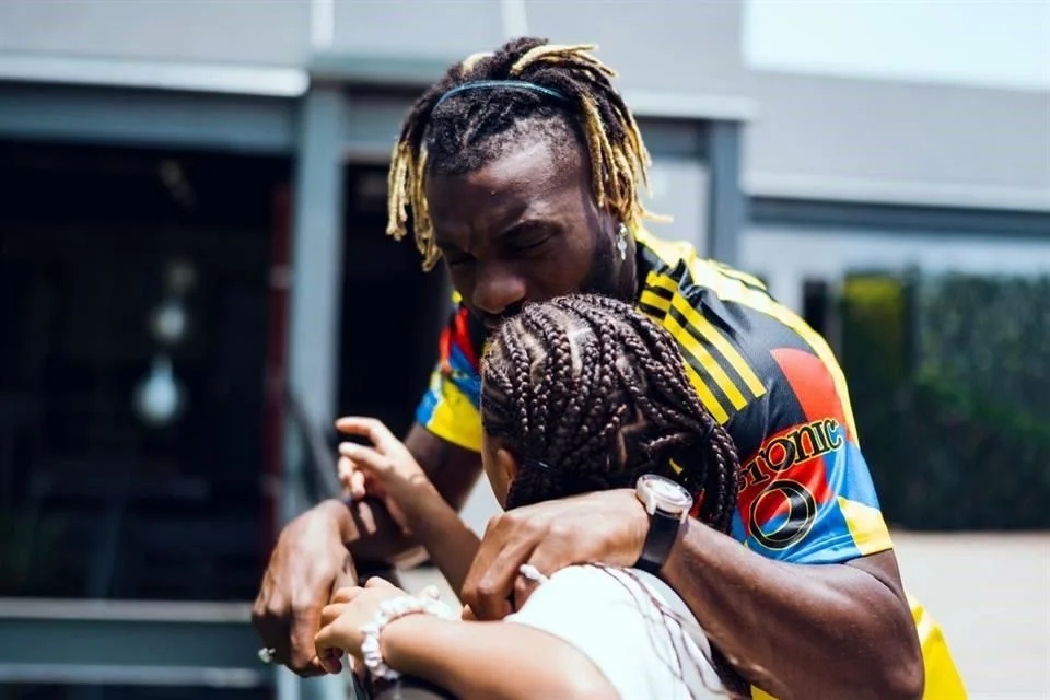 Maxim acusa a sus descendientes por su raza.