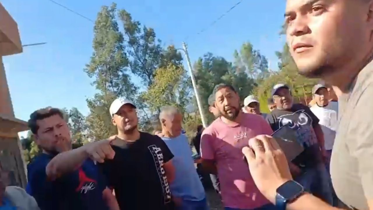 * Denuncian presunta agresión contra periodista en Michoacán.
* Señalan a individuo por presunto ataque a comunicadora en Michoacán.
* Acusado de agredir a reportera en Michoacán.
* Persona imputada por supuesta agresión a trabajadora de la comunicación en Michoacán.
* Se investiga agresión contra comunicadora en Michoacán.