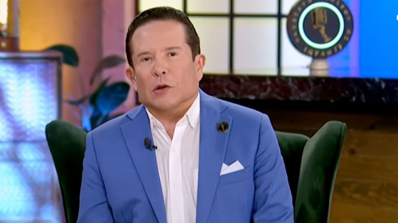 Tragedia en vivo: Gustavo Adolfo Infante y “De Primera Mano” comunican la noticia con respeto.