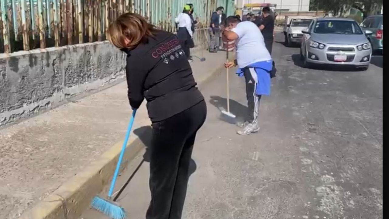 Llevan a cabo jornadas de limpieza en el campus de la Universidad Tecnológica de Nezahualcóyotl.